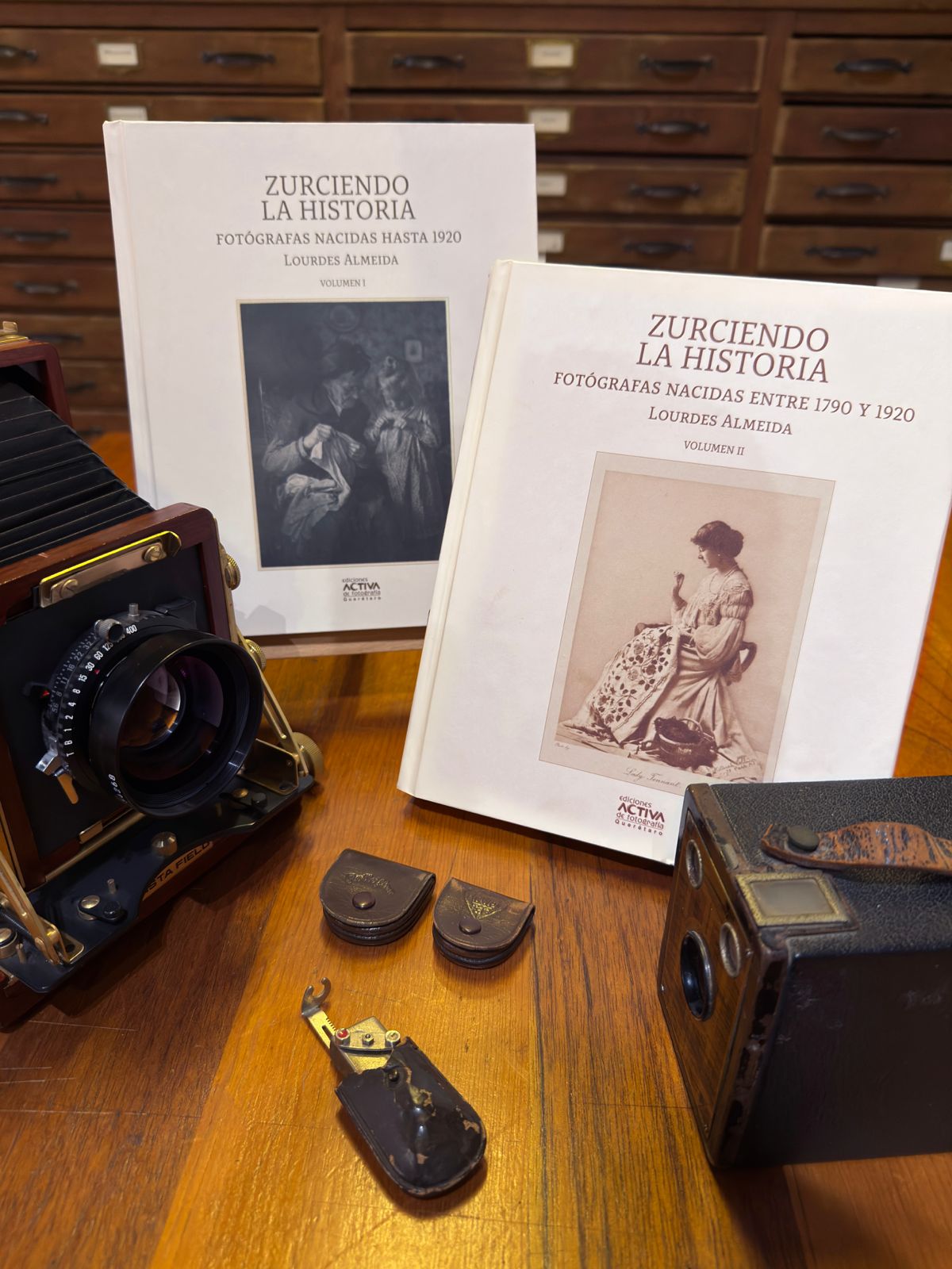 Zurciendo la historia Vol. II Fotógrafas nacidas entre 1790 y 1920